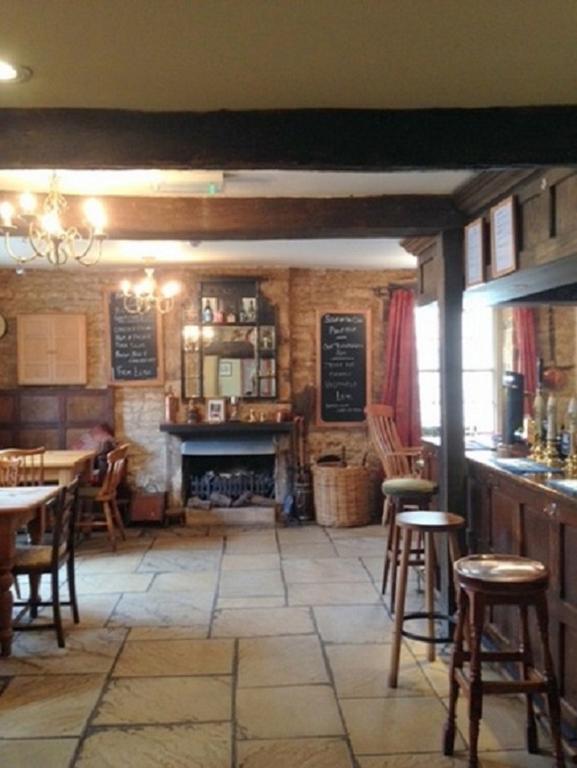 The Royal Oak Burford Exterior foto