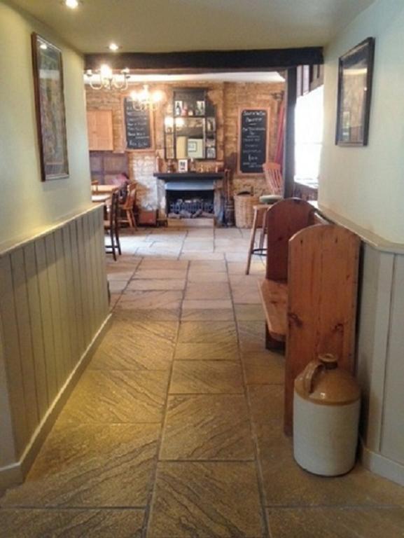 The Royal Oak Burford Exterior foto
