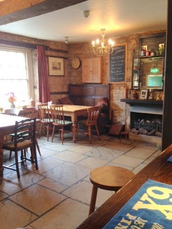 The Royal Oak Burford Exterior foto